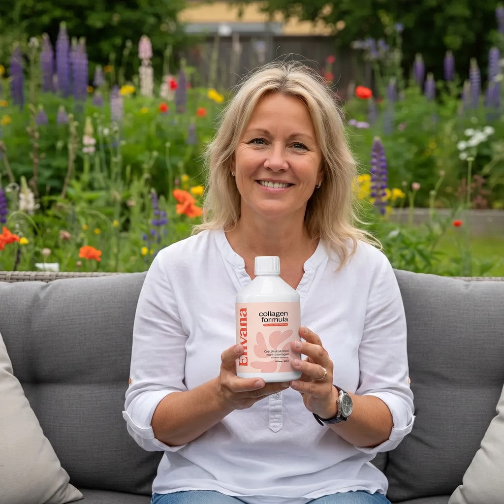 Kvinna med kollagenflaska utomhus